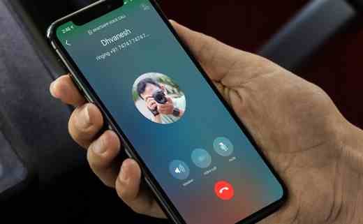 How many group video calls can I make with WhatsApp?