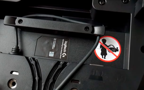 How to connect the steering wheel to PS4