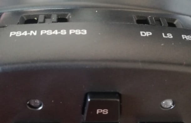 How to connect the steering wheel to PS4