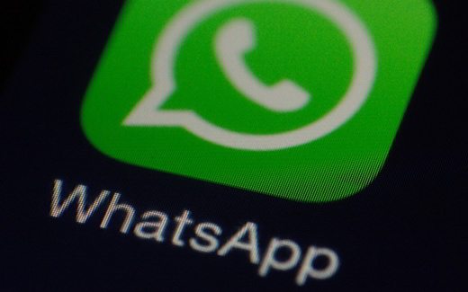 How to transmit a telephone contact with WhatsApp