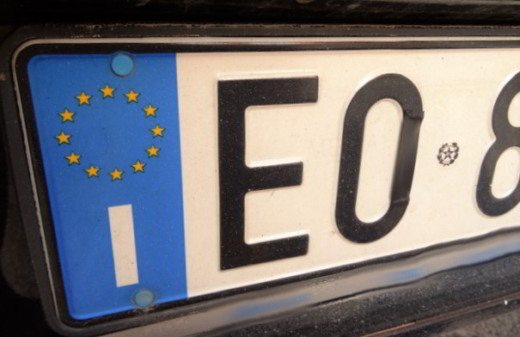 How to find the owner of a car license plate on the Internet