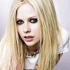 Avril Lavigne inaugura su perfume Black Star